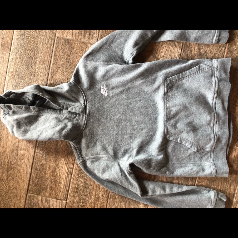 Youth Nike hoodie in color grey